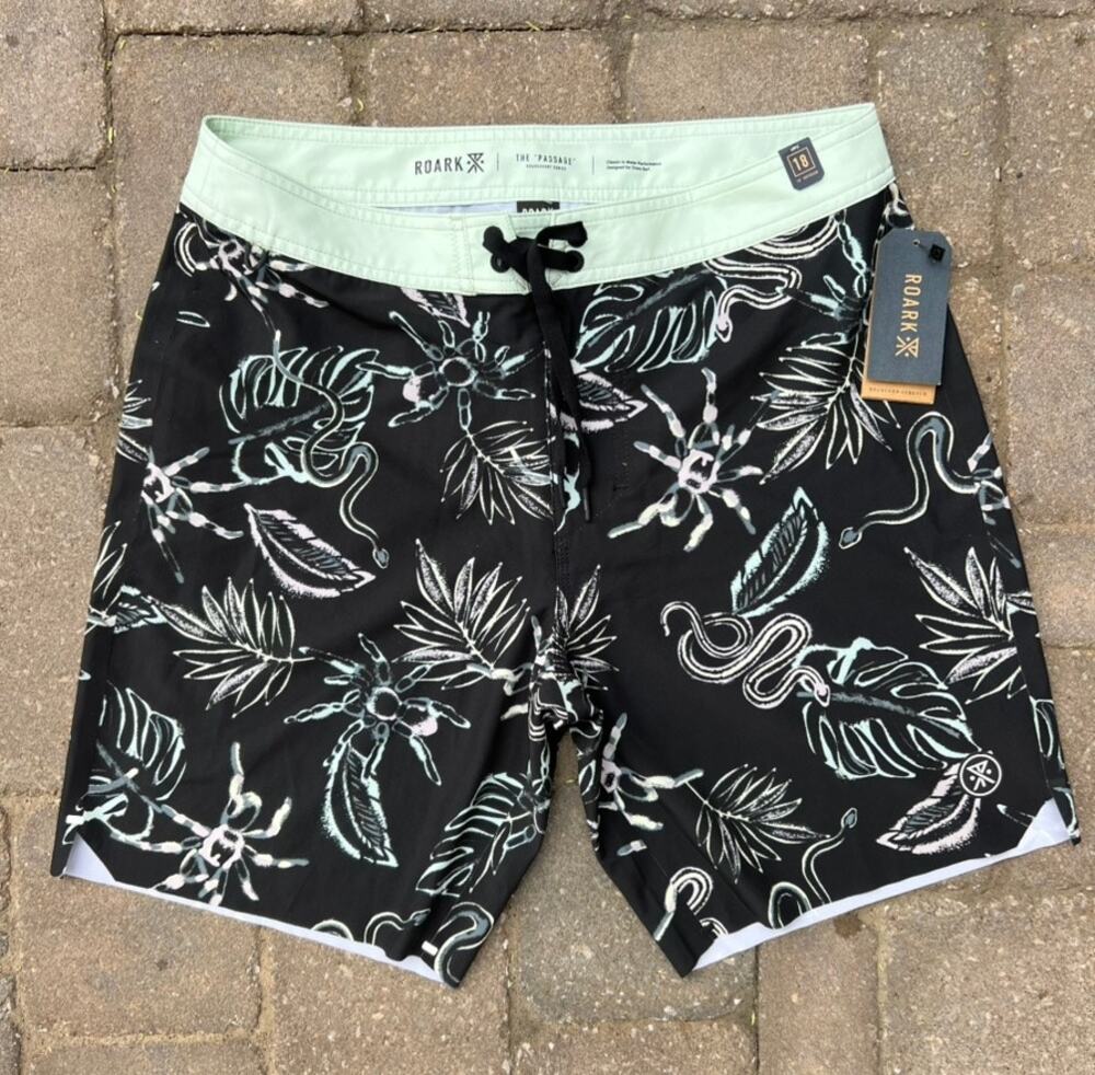 Roark The Passage tropical black board shorts size 31